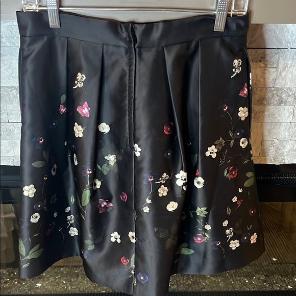 H&M Black A-Line Pleated Sateen Floral print skirt size 10 - Picture 10 of 16